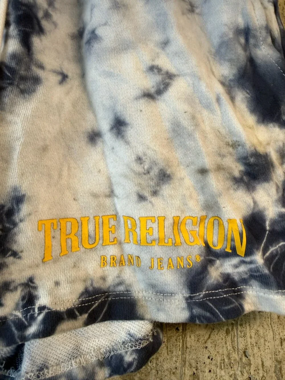 TRUE RELIGION Men's Tie Dye Relaxed Short in Blue Size M